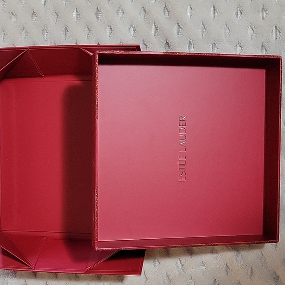 Estee Lauder Other - ESTĒE LAUDER GIFT BOX 6.5"×6.5"